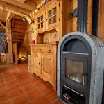 Les Griottes, Veritable De Montagne, Avec Jacuzzi Et Sauna בקתה